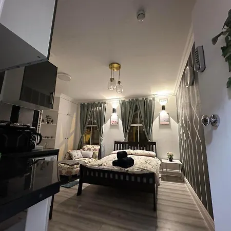 Fabulous Apartment To Acton Town